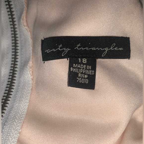 White Lace over cream under slip. City Triangles plus Size 18. Like new.Elegant - Picture 10 of 11